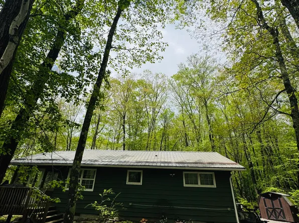 807 Woodland Ct, Lords Valley, PA 18428