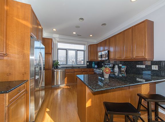4th image of 2728 N Lincoln Ave APT 4E