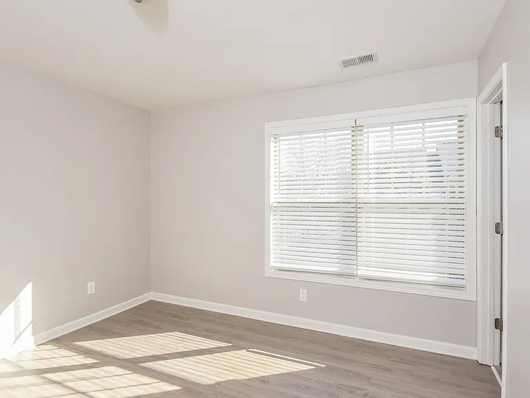 121 Townview Dr — Photo 13