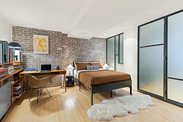 Bedroom, photo 2