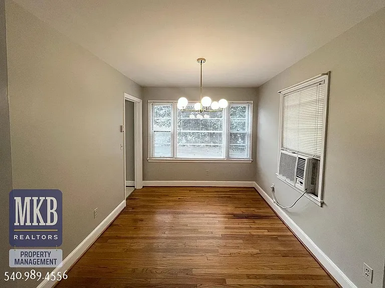 2314 Wycliffe Ave SW — Photo 4