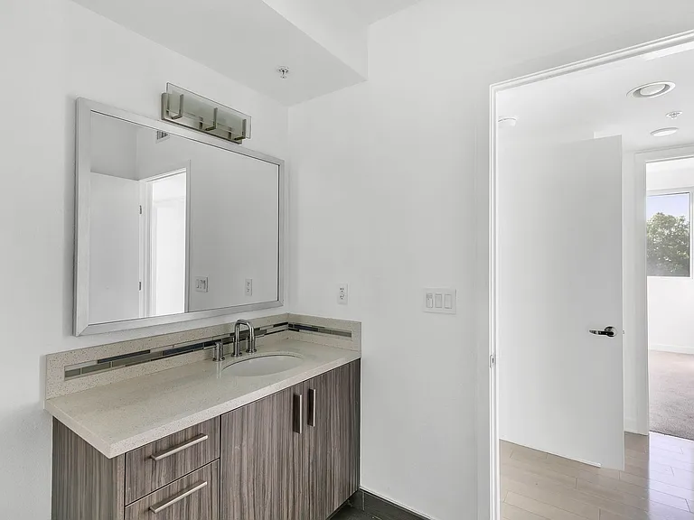 11900 Courtleigh Dr — Photo 25