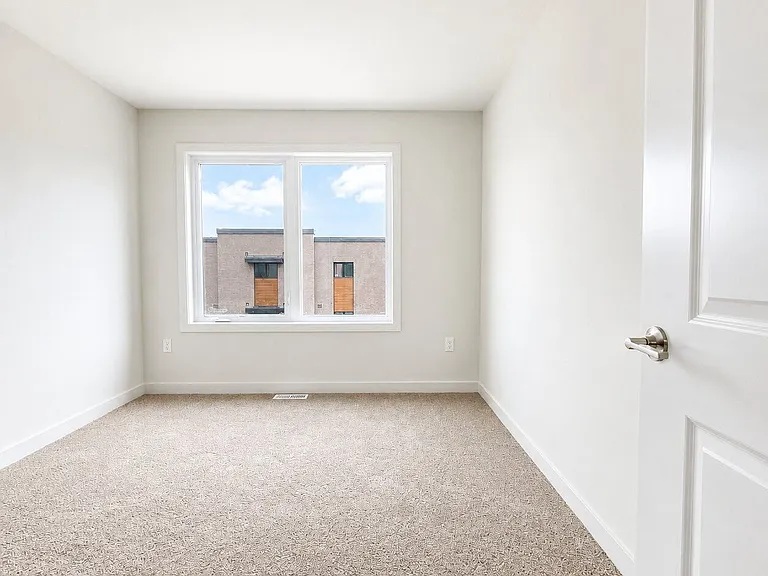 824 Woolwich St #110 — Photo 15