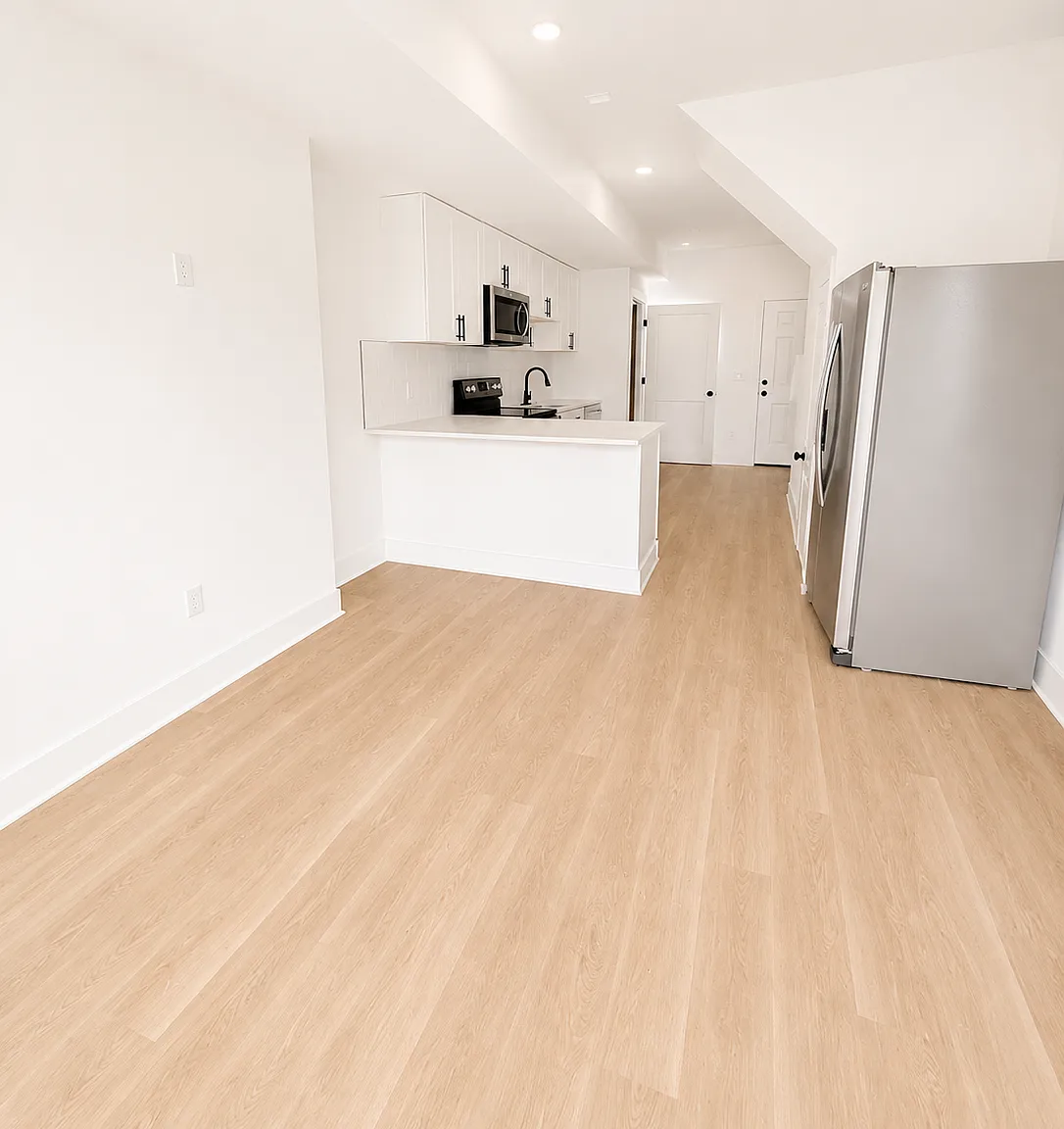 2 bed, 915 sqft, $1,350 — Photo 2