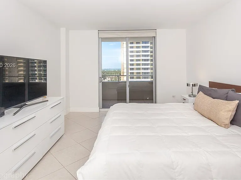 5555 Collins Ave #9U — Photo 11