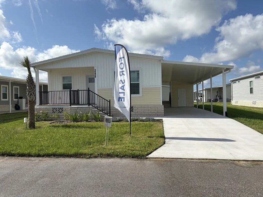3 bed, 2.5 bath, 1456 sqft, $1,699 — Photo 2