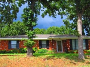 901 Seymore Cir, Denison, TX 75020