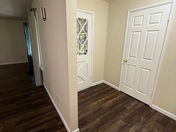 Front door entrance & closet