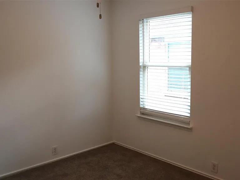 19306 Wading River Dr — Photo 14