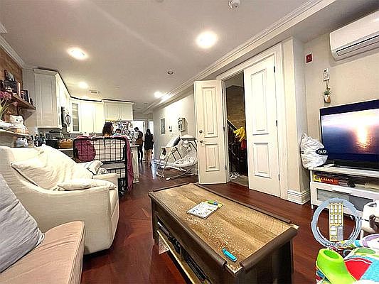 3rd image of 382 Greene Ave APT 1