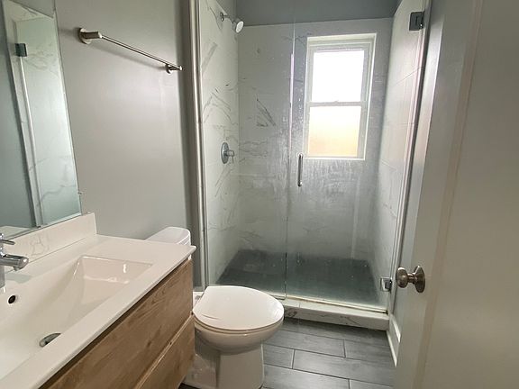 4th image of 5034 N Washtenaw Ave #3