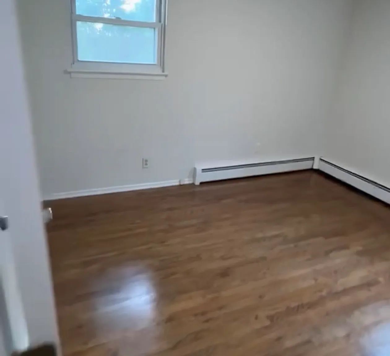 3 bed, 1100 sqft, $3,600 — Photo 3