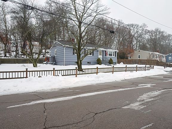 3rd image of 6 McDonnell Dr