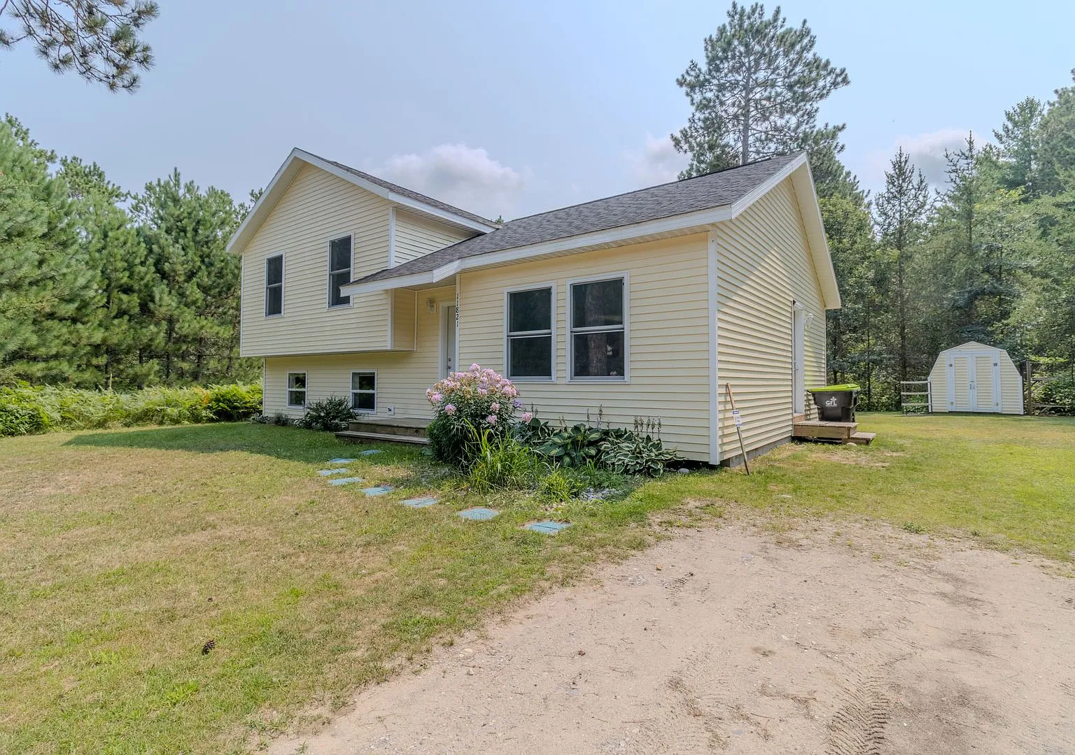 Modern Charm on 1.25 Acres — Photo 1