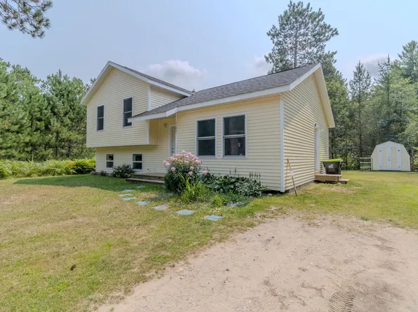 11821 Lillian Lee Dr, Interlochen, MI 49643