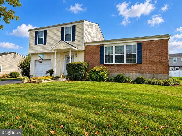 3281 Sarmiento Dr, Bensalem, PA 19020