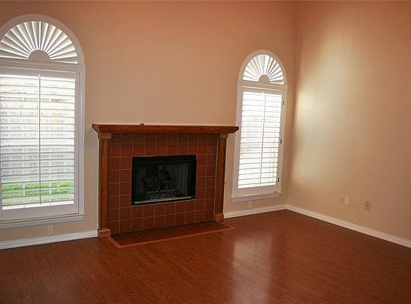 4th image of 300 Summer Moon Ct