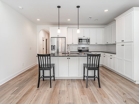 5th image of 412 W Foxrun