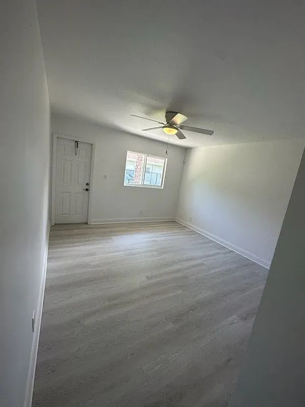 2 bed, 1.0 bath, 900 sqft, $2,000 — Photo 2