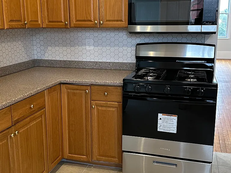 19 Pleasant Ave #2 — Photo 2