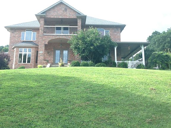 2nd image of 2068 Fox Chase Cir NE