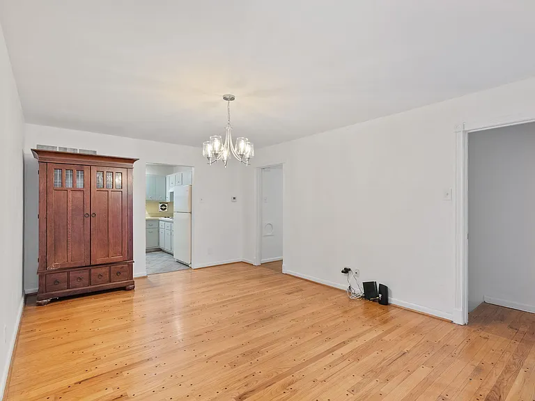 1555 Zurich Dr — Photo 17