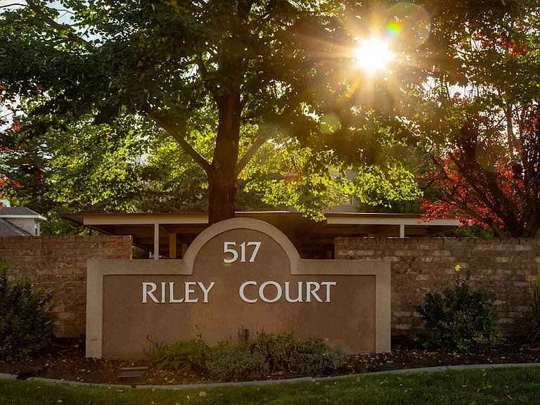 Riley Court — Photo 13