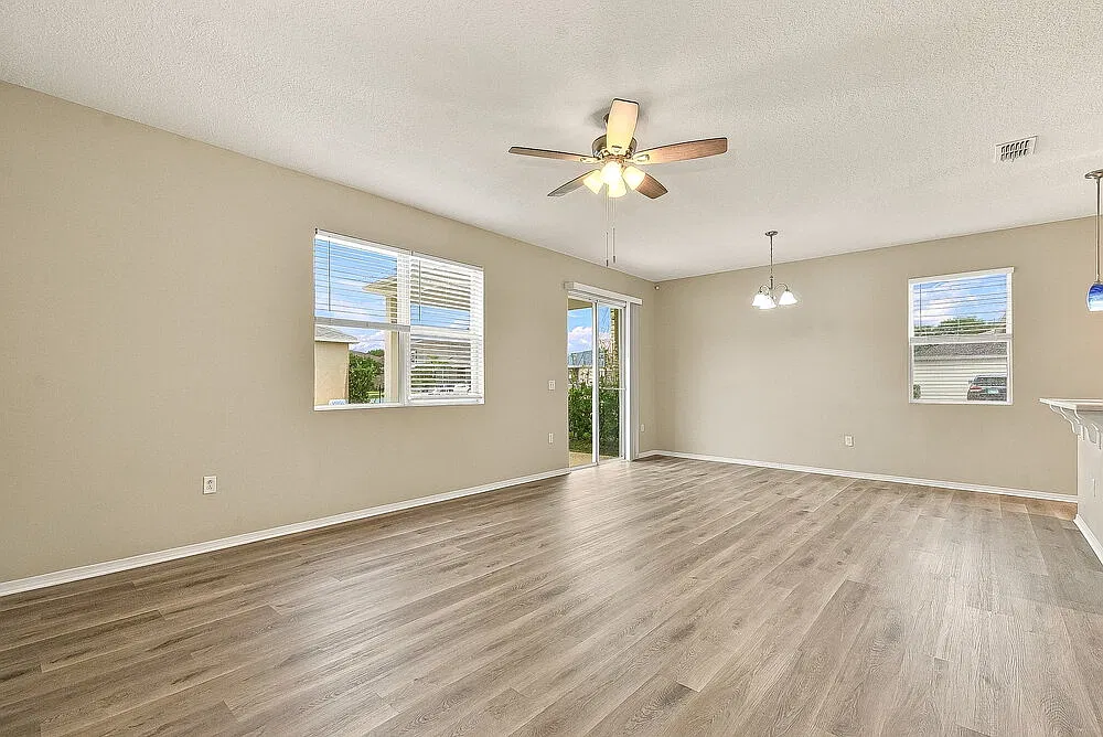 3 bed, 2.0 bath, 1686 sqft, $2,130 — Photo 3