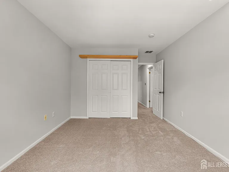 16 Lee Ct #405 — Photo 36