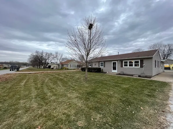 203 E 2nd St, Coal Valley, IL 61240