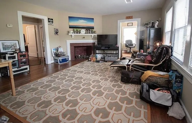 607 Colonial Cir SE — Photo 6