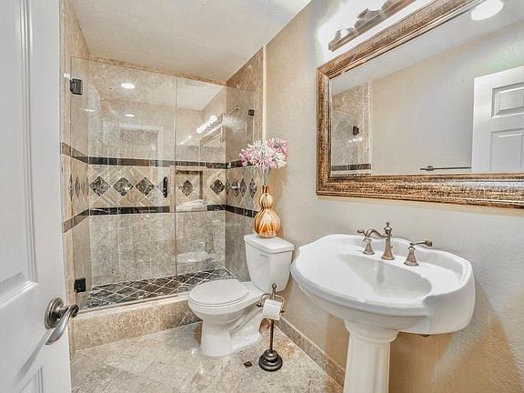 3rd image of 23732 Hillhurst Dr APT 23