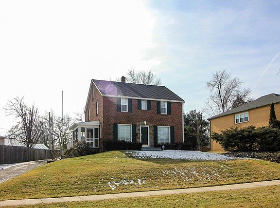 3rd image of 311 Townview Cir N
