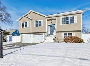 55 Dixie Ave, Warwick, RI 02889