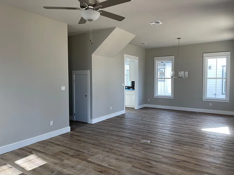 1027 Twain St — Photo 6