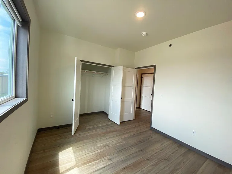 Flats on 8th — Photo 18