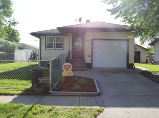 1568 Sunset Dr, Columbus, NE 68601