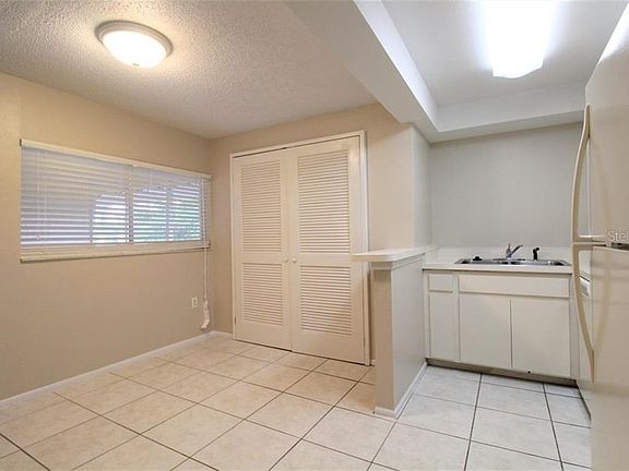 3rd image of 2121 Wood St #218