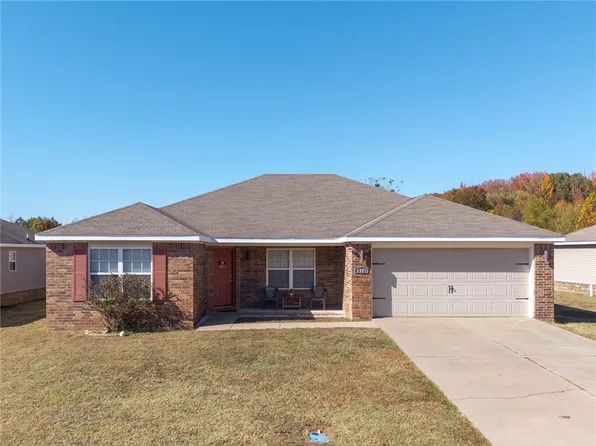 2001 Scarlet Oak Dr, Van Buren, AR 72956