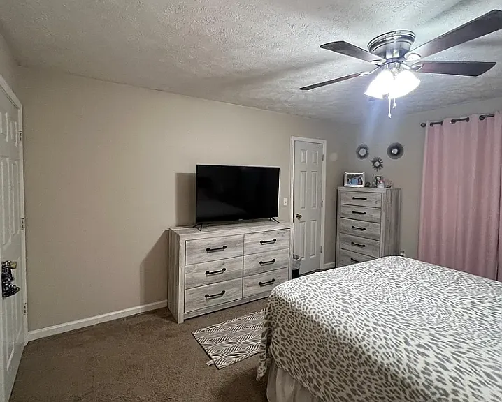 904 N Montgomery St #16 — Photo 5