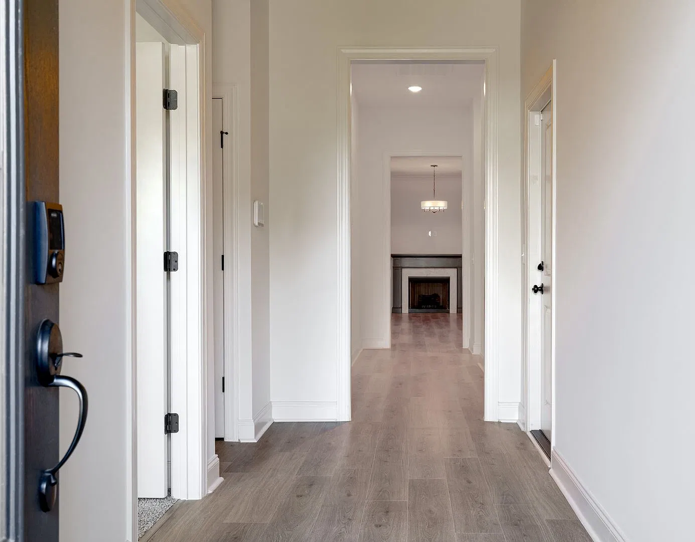 Gorgeous 3BD/2.5BA+huge BONUS in Blackman's Pretoria Falls near the Avenue! Washer/dryer incl, fr... — Photo 4