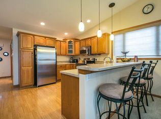 2115 Golden Eagle Dr, Dubuque, IA 52001