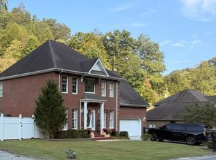 50 Cedar Trace Dr, Prestonsburg, KY 41653
