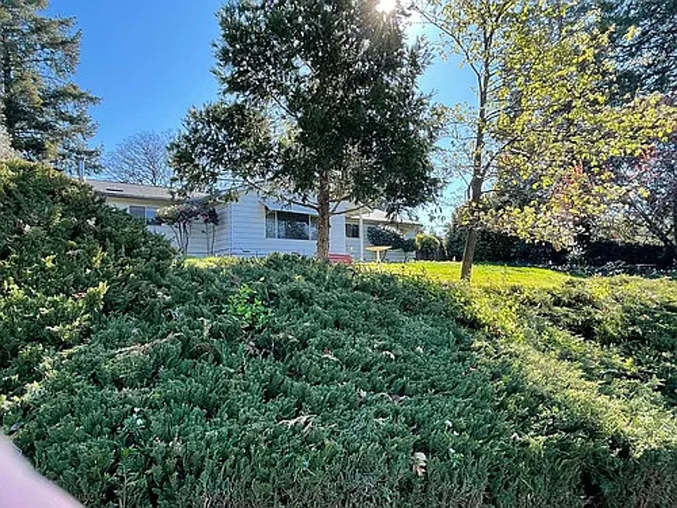 110 Colonial Dr