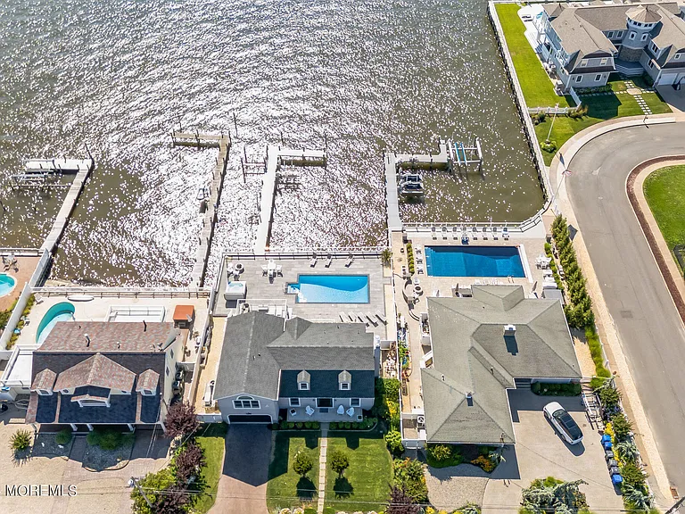 340 Bay Ln — Photo 26