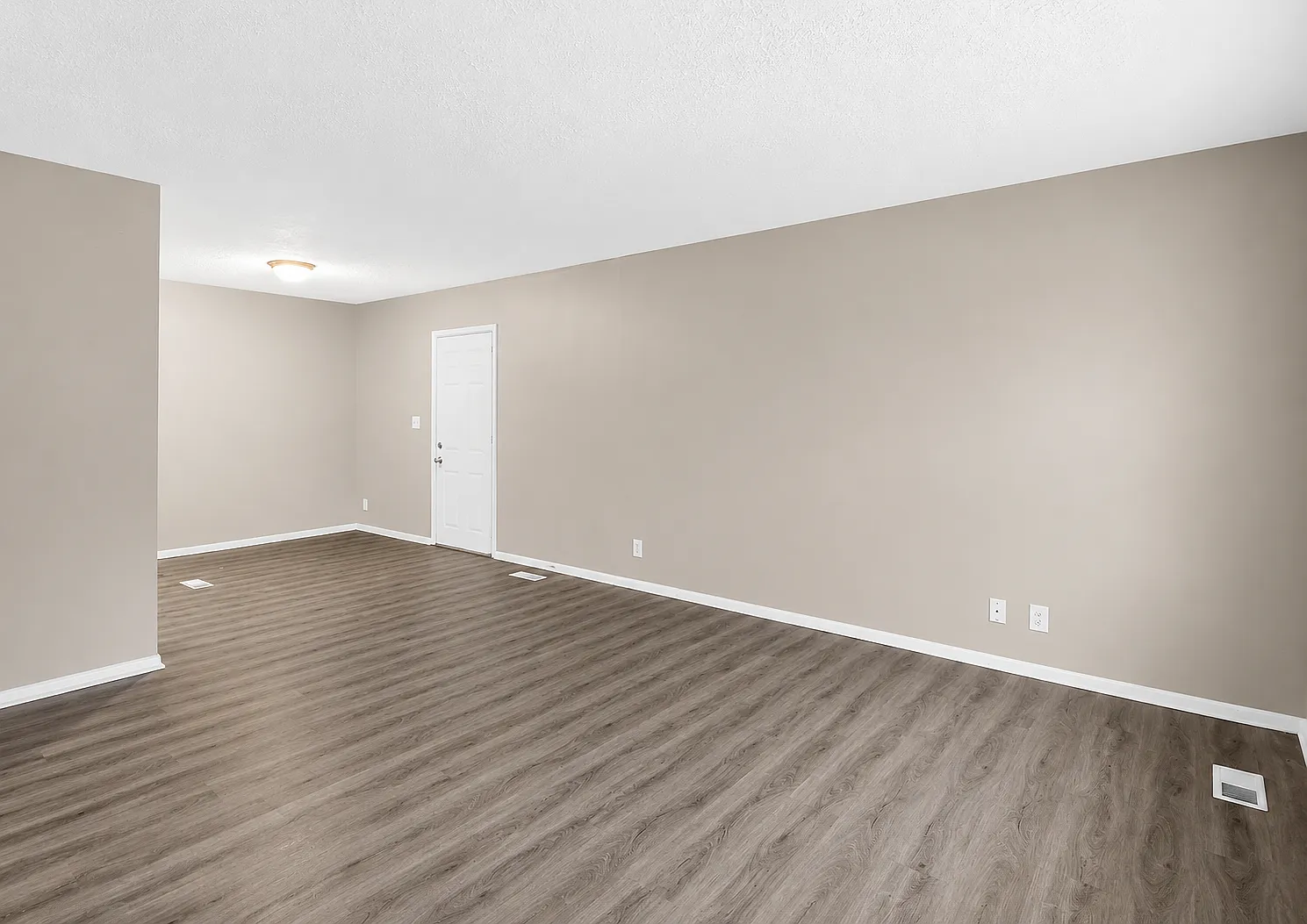 3938 Biscayne Rd — Photo 4