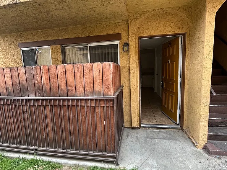 4810 N Vincent Ave — Photo 2