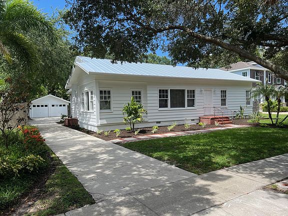 Front of House with Garage