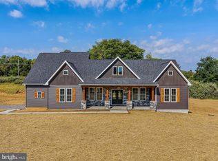 92 Oak Crest Dr, Kearneysville, WV 25430