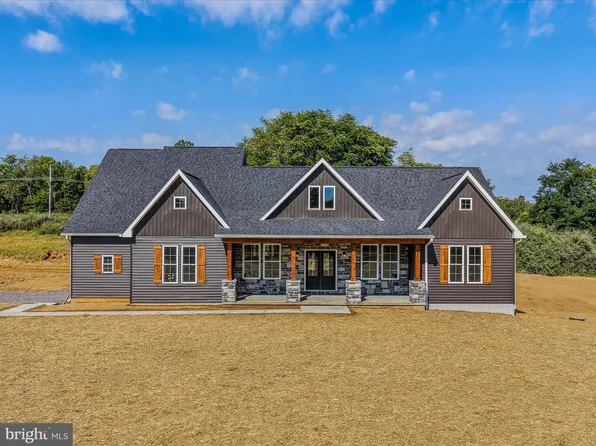 92 Oak Crest Dr, Kearneysville, WV 25430